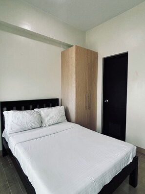 1 bedroom, iron/ironing board, Internet, bed sheets