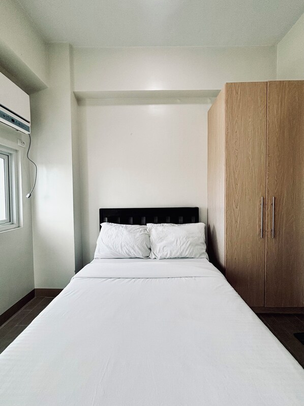 1 bedroom, iron/ironing board, Internet, bed sheets