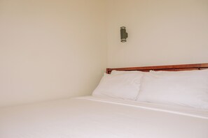 1 bedroom, iron/ironing board, internet, bed sheets
