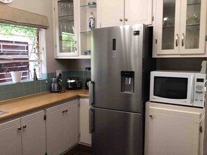 House, 3 Bedrooms | Private kitchen