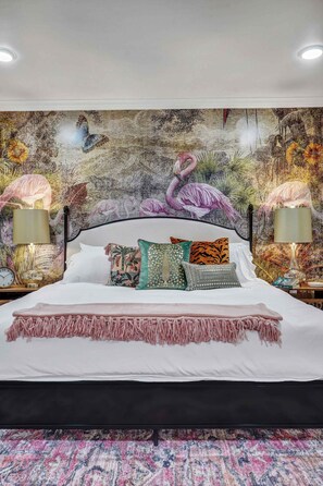 4 bedrooms, iron/ironing board, WiFi, bed sheets