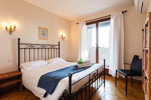 3 slaapkamers, een strijkplank/strijkijzer, gratis wifi, beddengoed