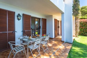 Outdoor dining - LA SOLEILLADE VI4451 By Riviera Holiday Homes (Eze)