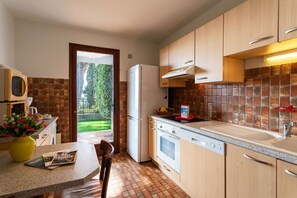 Fridge, microwave, oven, dishwasher