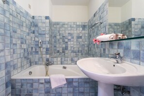 Douche, serviettes fournies