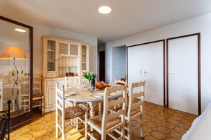 Dining - LA SOLEILLADE VI4451 By Riviera Holiday Homes (Eze)