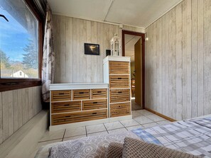4 soverom, strykejern/-brett, wi-fi (inkludert) og sengetøy