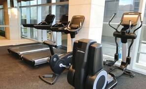 Fitness facility - Cozy 2BR Apt Steps from Southern Cross, City Views (Melbourne)