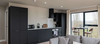 Spacious 1BED Birmingham Apartment w Roof Terrace