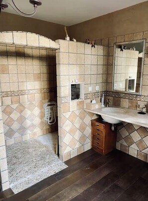 Douche, serviettes fournies