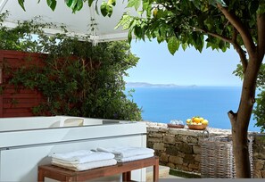 Outdoor spa tub - Villa Vollard With Amazing View Pool (Malevizi)