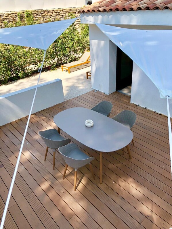 Outdoor dining - T3 garden heated pool parking close to port (Cassis)