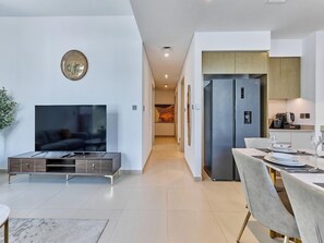 Premium Townhome, 4 Bedrooms | Dining room