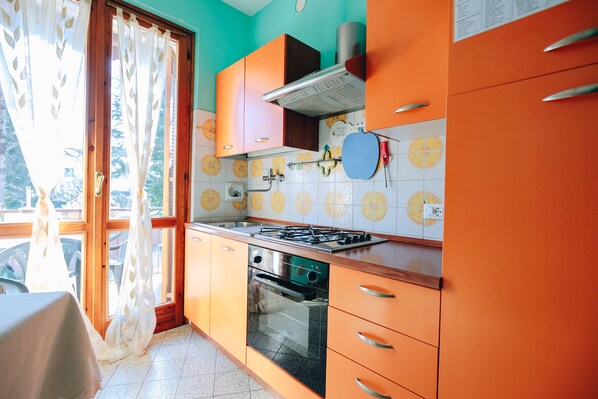 Fridge, microwave, oven, dishwasher