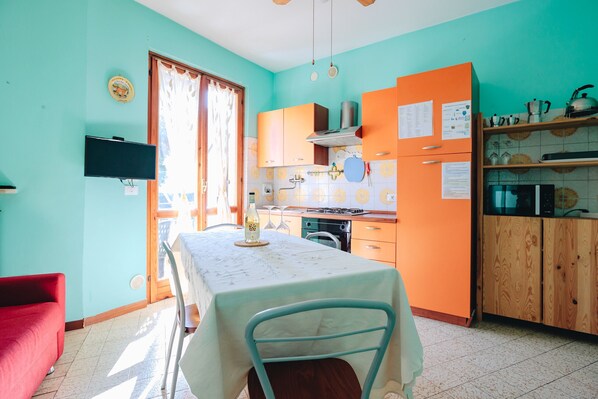 Fridge, microwave, oven, dishwasher