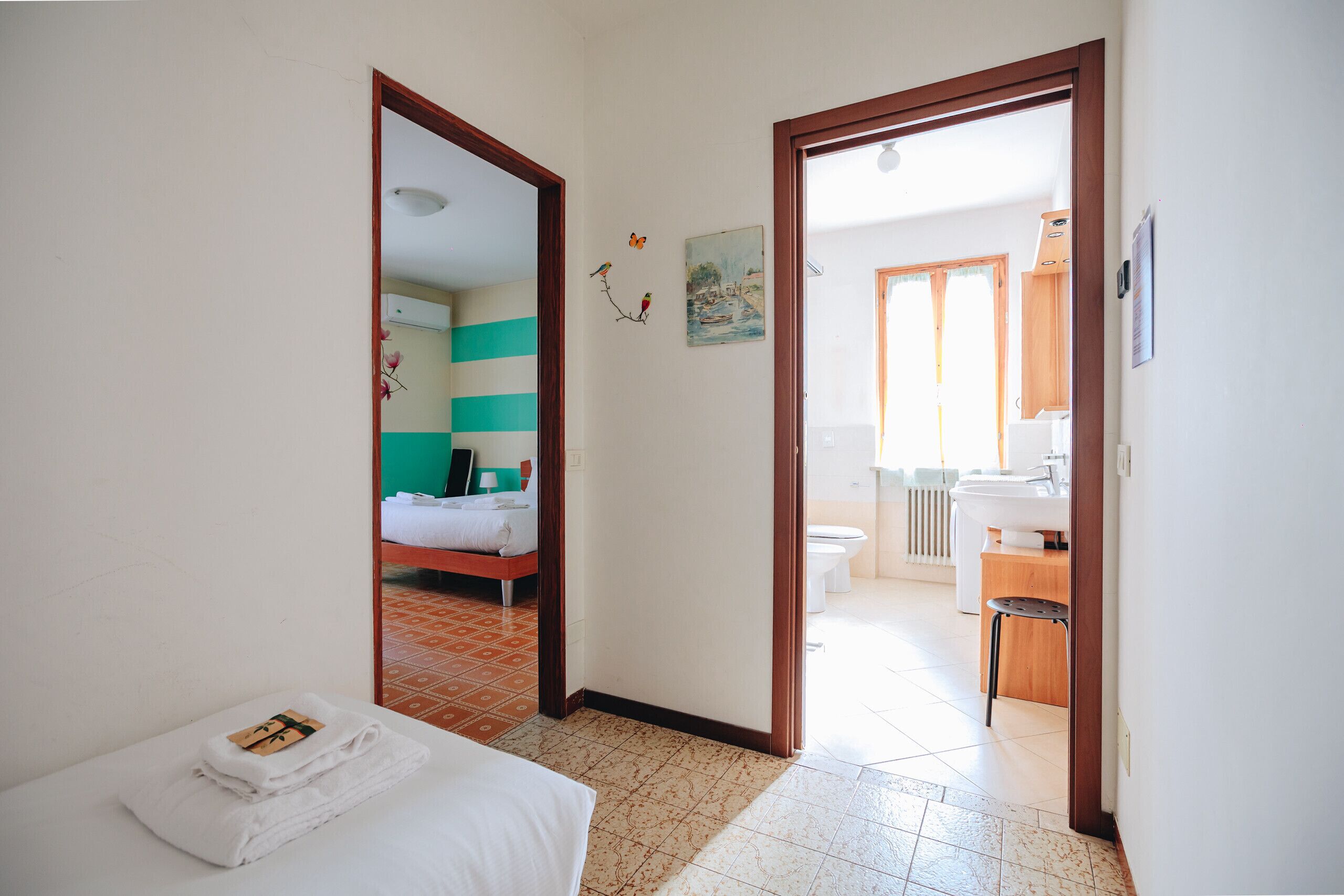 1 chambre, fer et planche à repasser, Wi-Fi gratuit, draps fournis