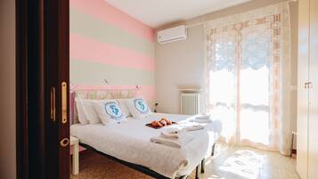 1 chambre, fer et planche Ă repasser, Wi-Fi gratuit, draps fournis