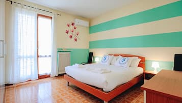1 habitación, tabla de planchar con plancha, wifi gratis y ropa de cama