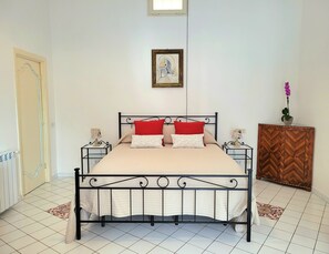 1 bedroom, in-room safe, iron/ironing board, free WiFi - Elle, a stone's throw from the Sea (Positano)