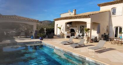 Villa bastide with swimming pool (9x4) close to town center, sea and golf courses.