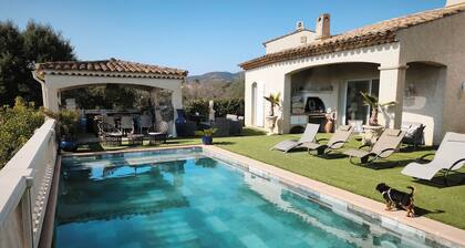 villa bastide avec piscine (9x4) proche centre ville, mer et golfs.