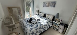 3 bedrooms, desk, iron/ironing board, travel cot