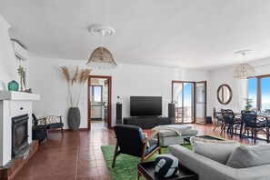 Fernseher, Kamin