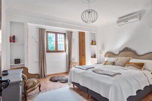 4 chambres, fer et planche à repasser, Wi-Fi gratuit, draps fournis
