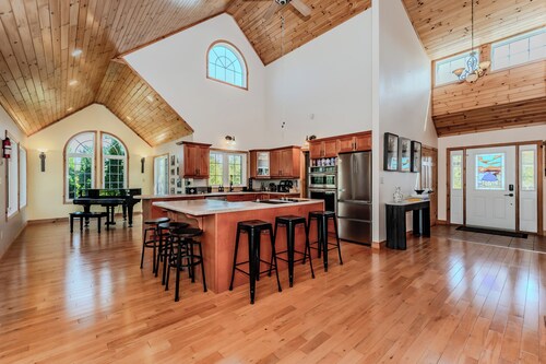 Bruce Peninsula Forest Escape on 16 acres w/ Pickleball Court