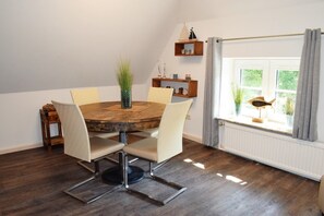 Dining - Experience Tranquility at Ferienwohnung Vadders Hof in Risum-Lindholm! (Risum-Lindholm)