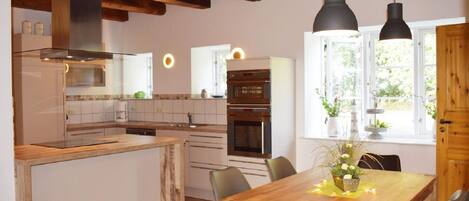 Refrigerador, horno, placa de cocina, lavavajillas