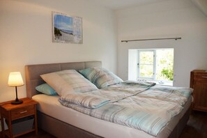 3 bedrooms, iron/ironing board, travel crib, free WiFi