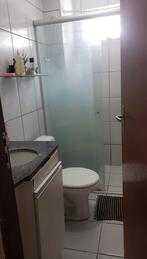 Pyyhkeet, saippua, vessapaperi