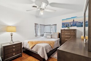 3 chambres, fer et planche à repasser, Wi-Fi, draps fournis
