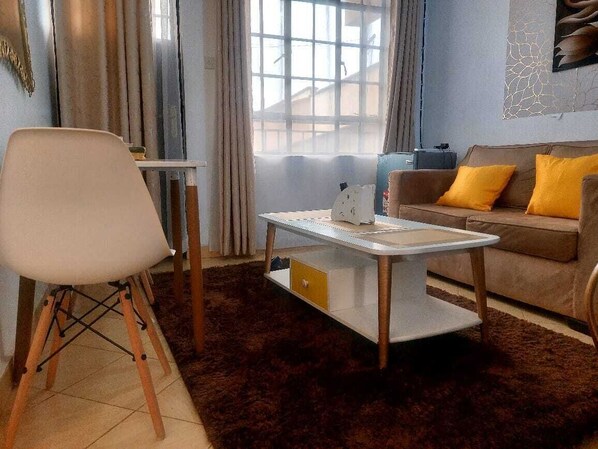 Deluxe Apartment, City View | Living area | 24-inch Smart TV with digital channels - Lux Suites Pipeline Apartments Milimani (Kisumu)