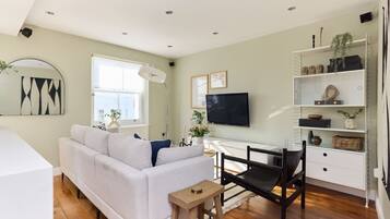 House (2 Bedrooms) | Living area