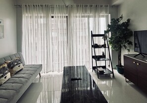 Condo, 2 quartos | Sala de estar