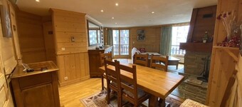 Right in the center, 400m from the slopes: south-facing apartment - 90 M2 with fireplace