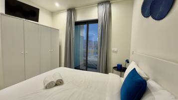 1 dormitorio, tabla de planchar con plancha, Internet y ropa de cama