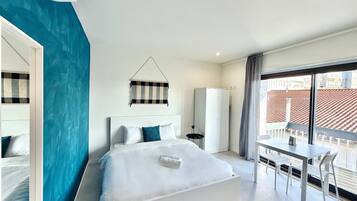 1 habitación, tabla de planchar con plancha, internet y ropa de cama