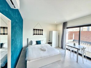 1 soverom, strykejern/-brett, internettilgang og sengetøy