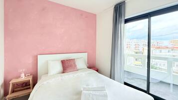 1 bedroom, iron/ironing board, internet, bed sheets