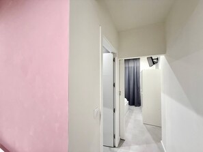 1 habitación, tabla de planchar con plancha, internet y ropa de cama 