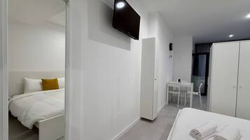 1 slaapkamer, een strijkplank/strijkijzer, gratis wifi, beddengoed