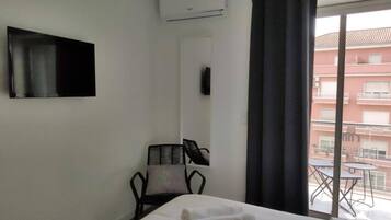 1 chambre, fer et planche à repasser, Wi-Fi, draps fournis