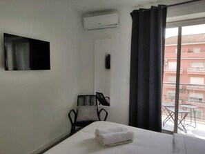 1 habitación, tabla de planchar con plancha, wifi y ropa de cama 