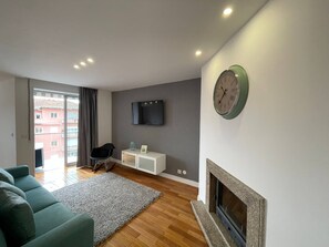 Smart TV - Av Liberdade Apartments by Perpetual Relax - 6DRT (Braga)