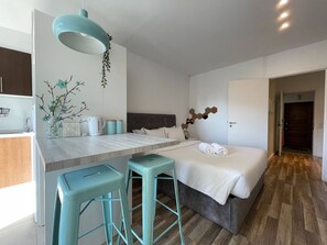 1 bedroom, iron/ironing board, internet, bed sheets