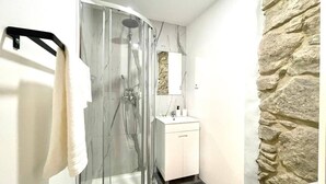 Bathroom - Frei Caetano Apartments by Perpetual Relax - 2D (Braga)