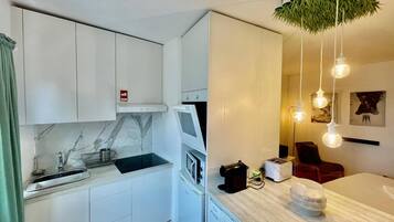 Fridge, microwave, oven, stovetop